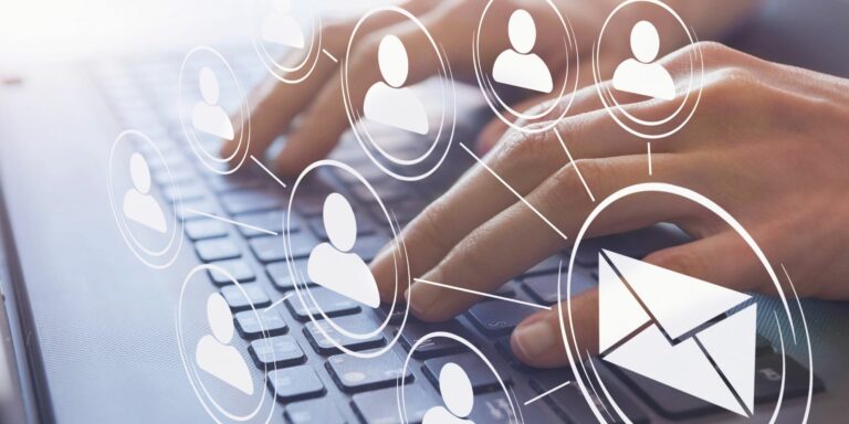 Il envoie des e-mails !